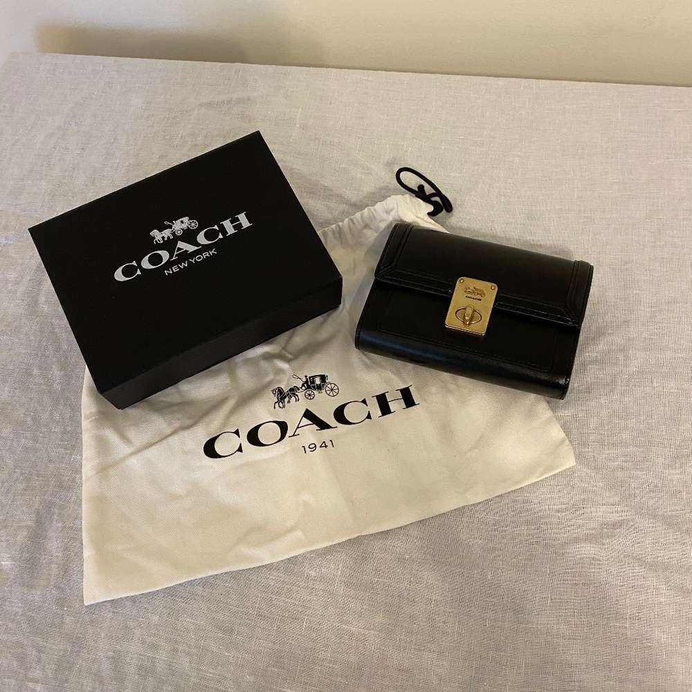 Women’s black leather Coach wallet